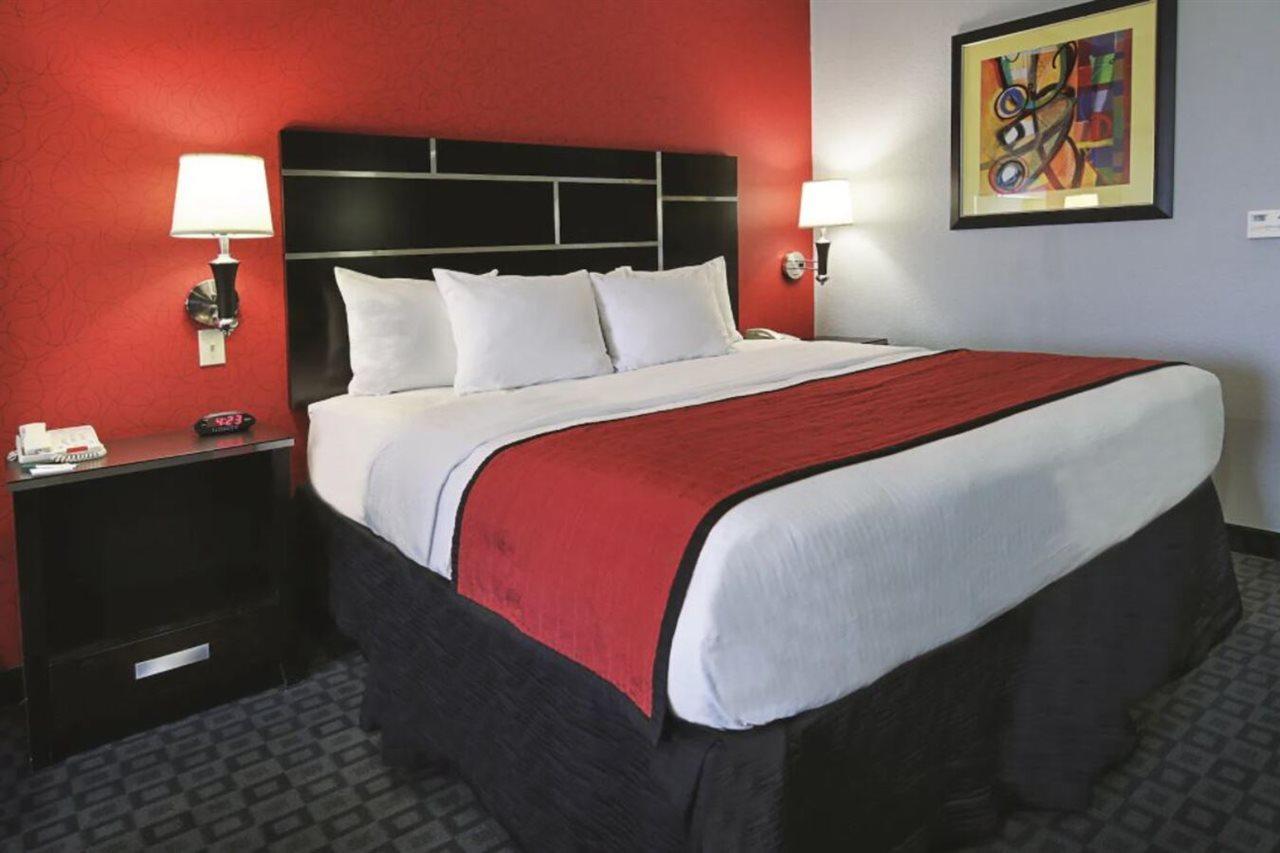 La Quinta Inn & Suites By Wyndham South Dallas - Hutchins Екстериор снимка